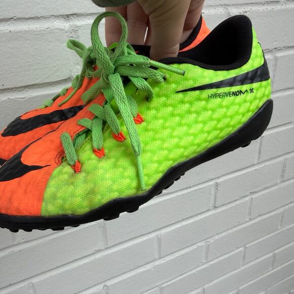 Nike Hypervenom soccer shoes Youth size 1.5 - Picture 5 of 6